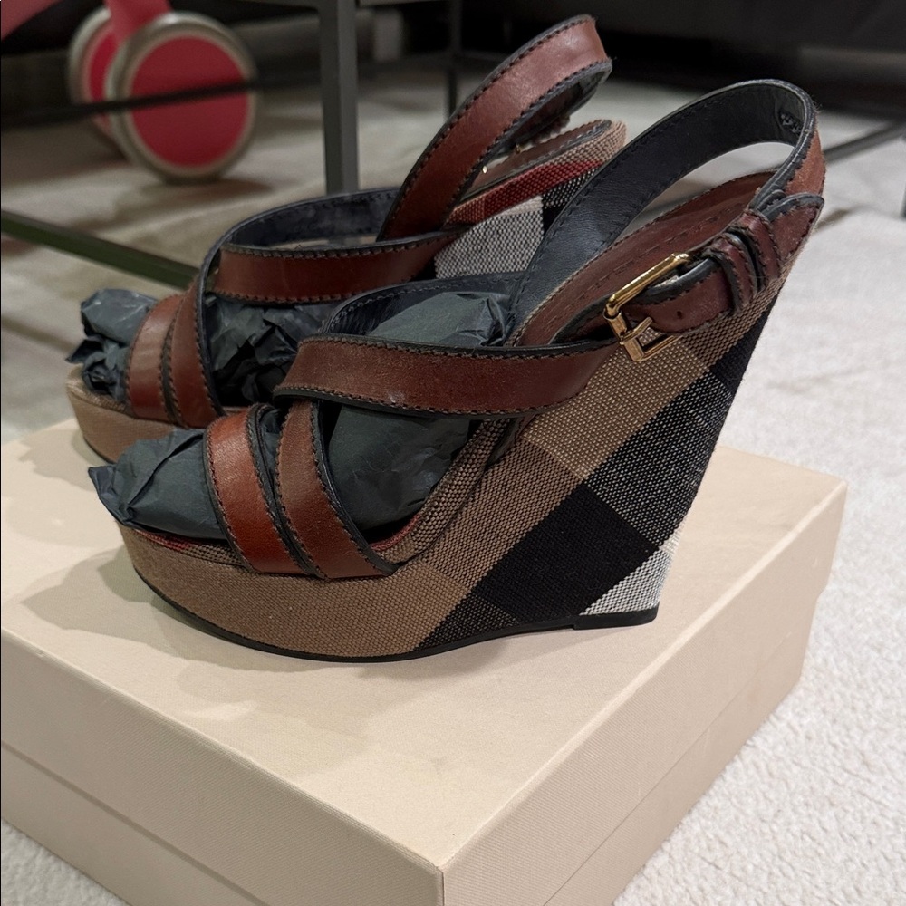 Burberry Nova Check platform wedge sandals - Picture 2 of 5
